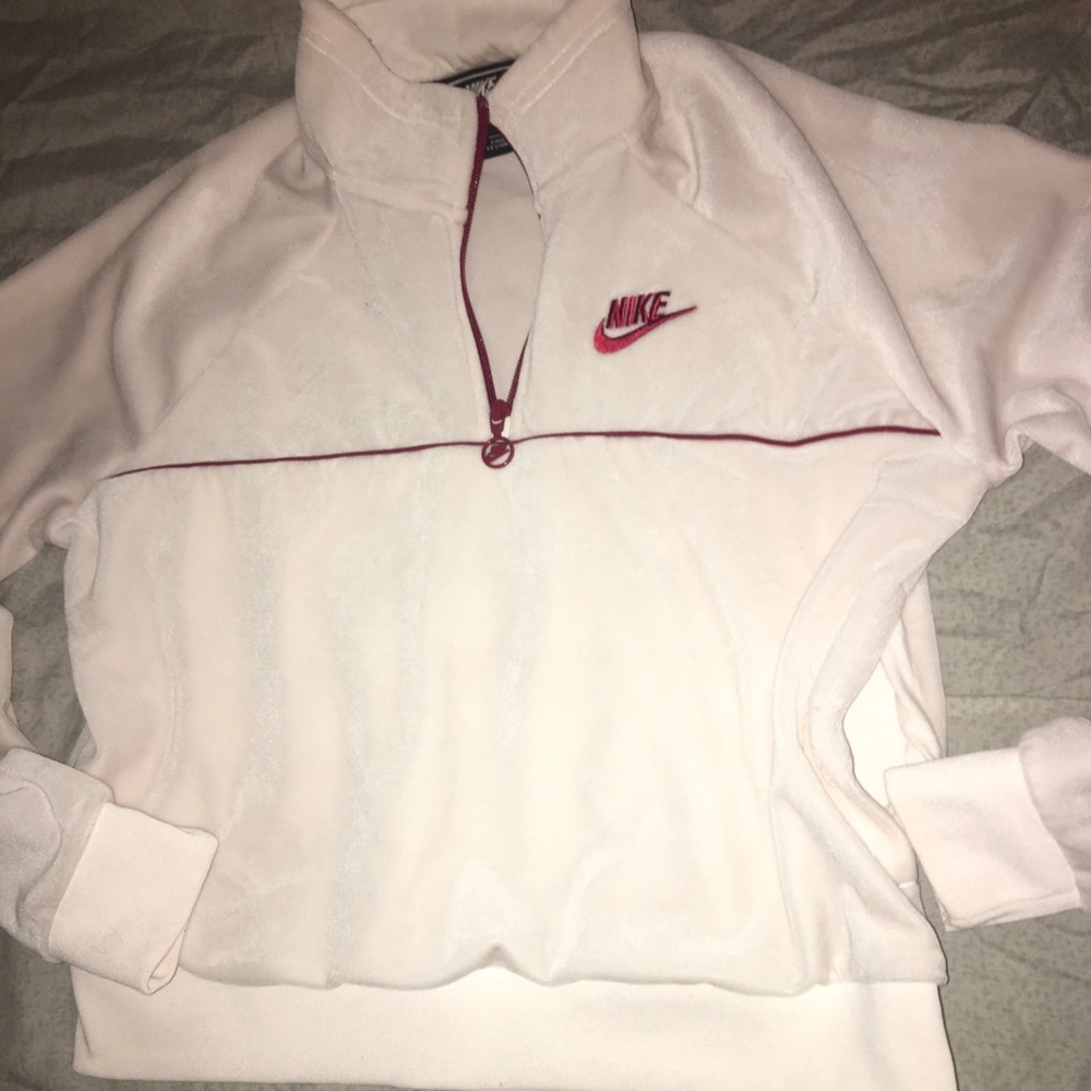 Nike pullover sweater with pockets medium
